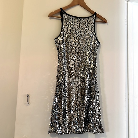 Dress - Picture 3 of 3